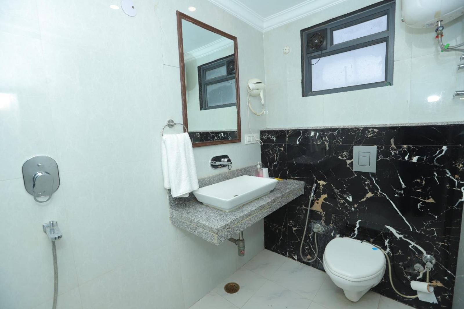 Hotel Vijaydeep Place Near Delhi Airport New Delhi Bagian luar foto