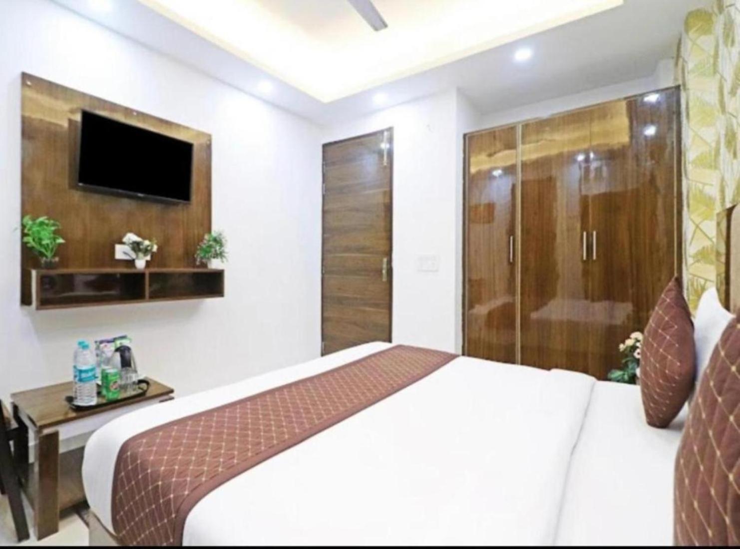 Hotel Vijaydeep Place Near Delhi Airport New Delhi Bagian luar foto