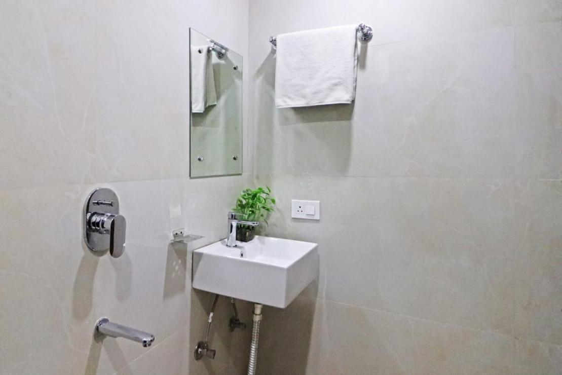 Hotel Vijaydeep Place Near Delhi Airport New Delhi Bagian luar foto